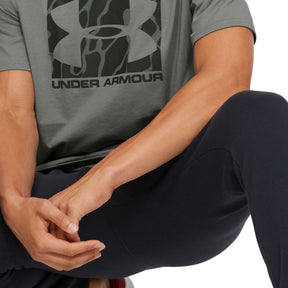 Polera Manga Corta UA Boxed Sportstyle Camo Fill para Hombre