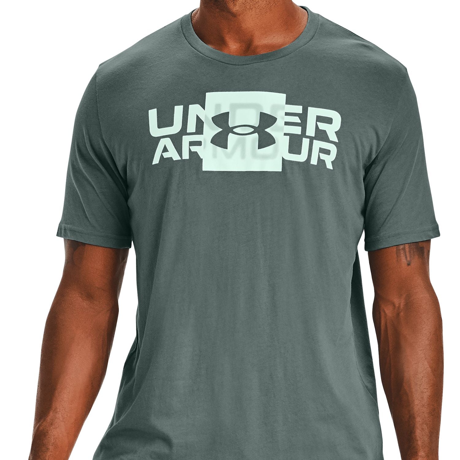 Polera Manga Corta UA Box Logo Wordmark para Hombre