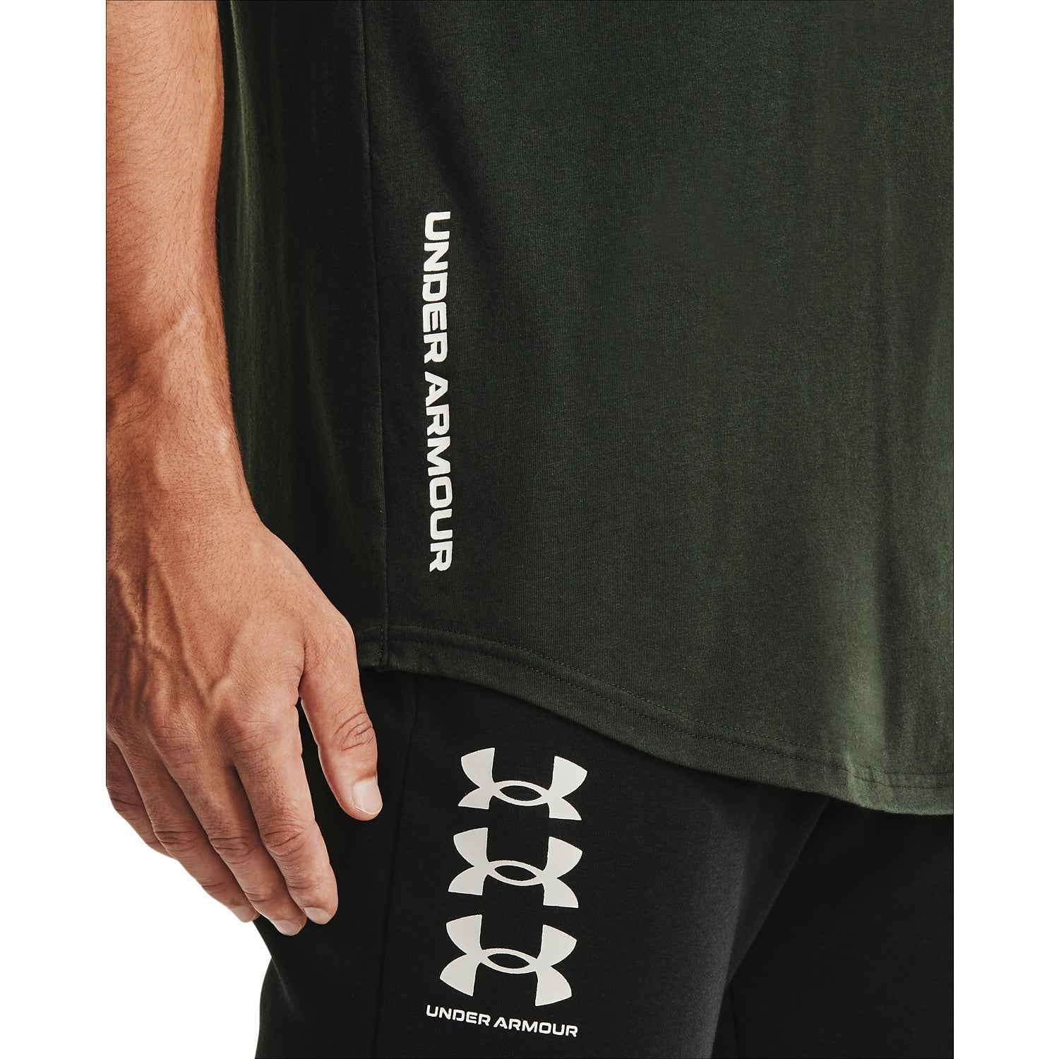 Polera Manga Corta UA Triple Stack Logo para Hombre