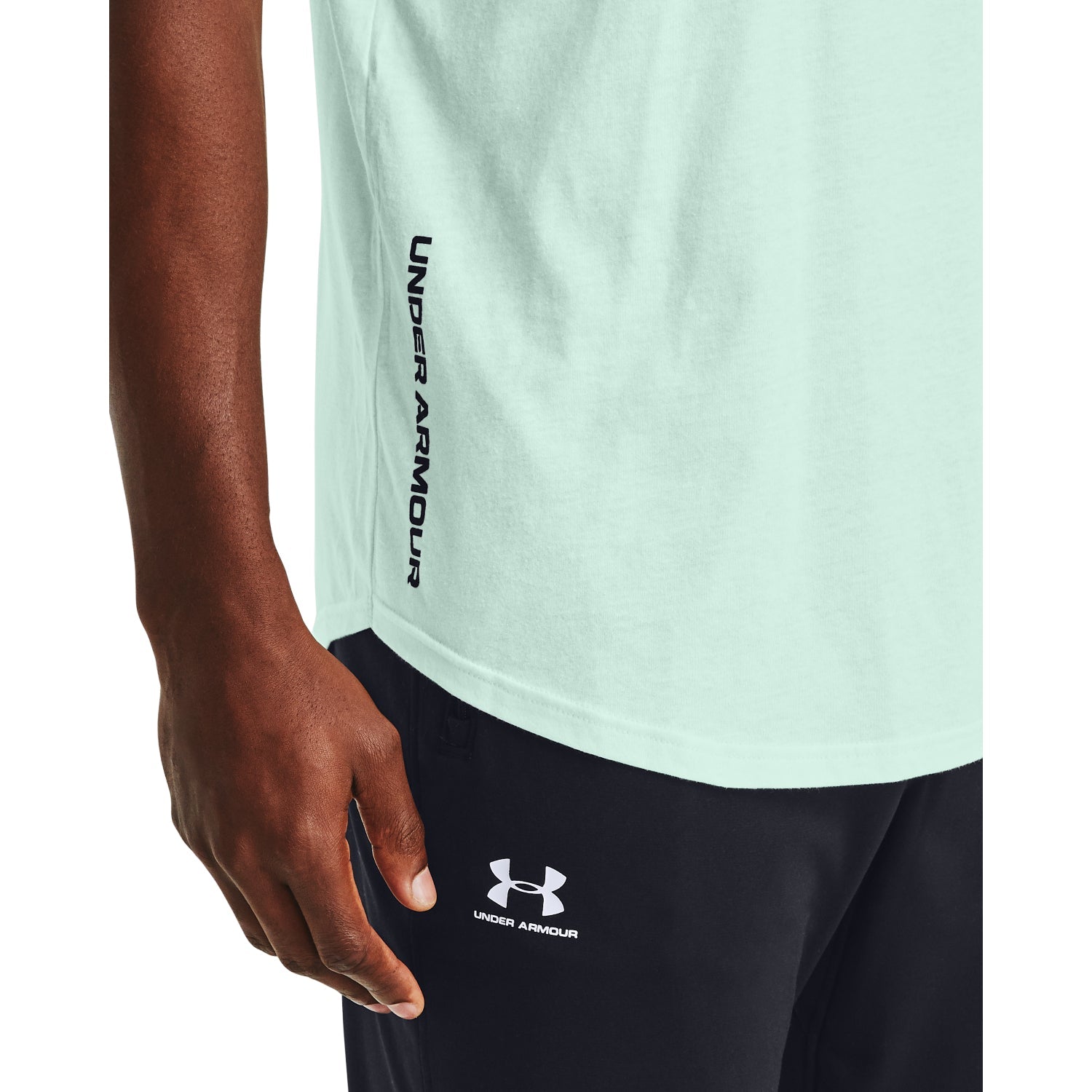 Polera Manga Corta UA Triple Stack Logo para Hombre