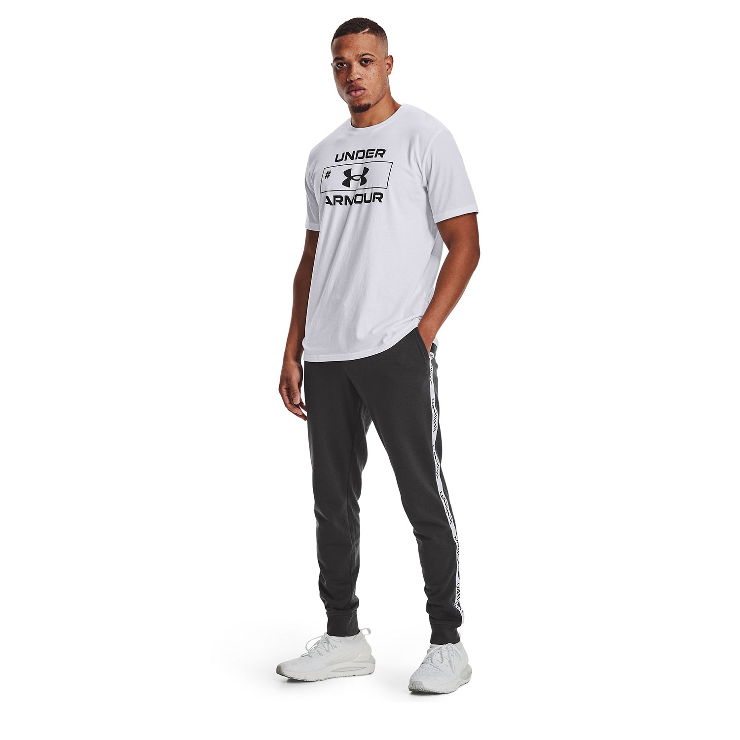 Polera manga corta UA Number Script para hombre