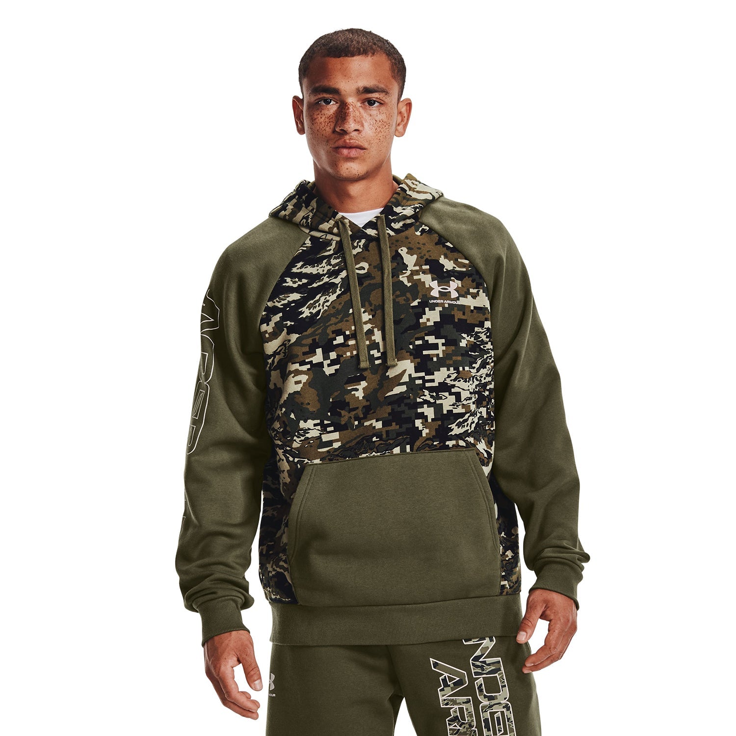 Polera manga larga UA Rival Fleece Camo Script para hombre