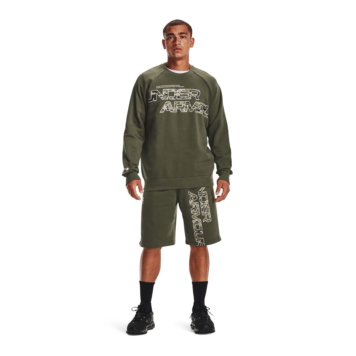 Shorts UA Rival Fleece Camo Script para hombre