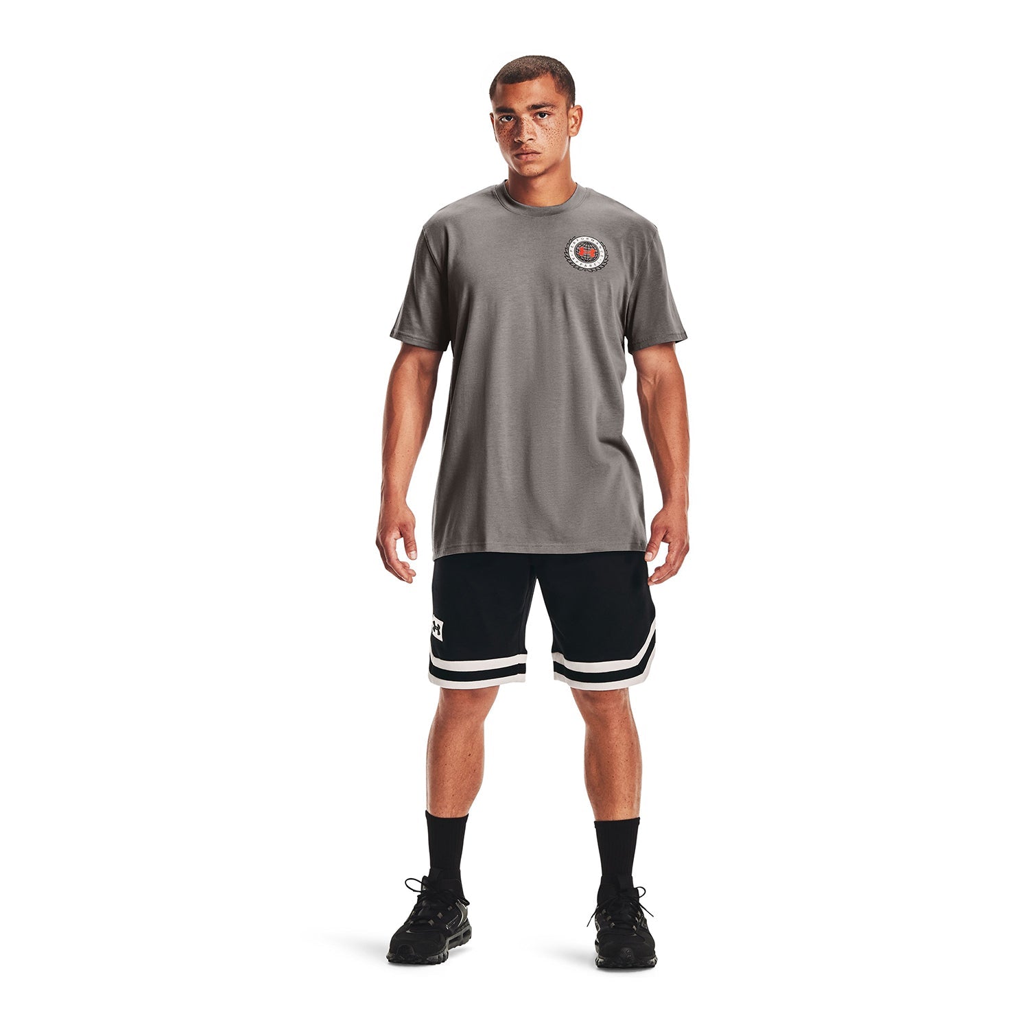 Polera manga corta UA Alma Mater Crest para hombre