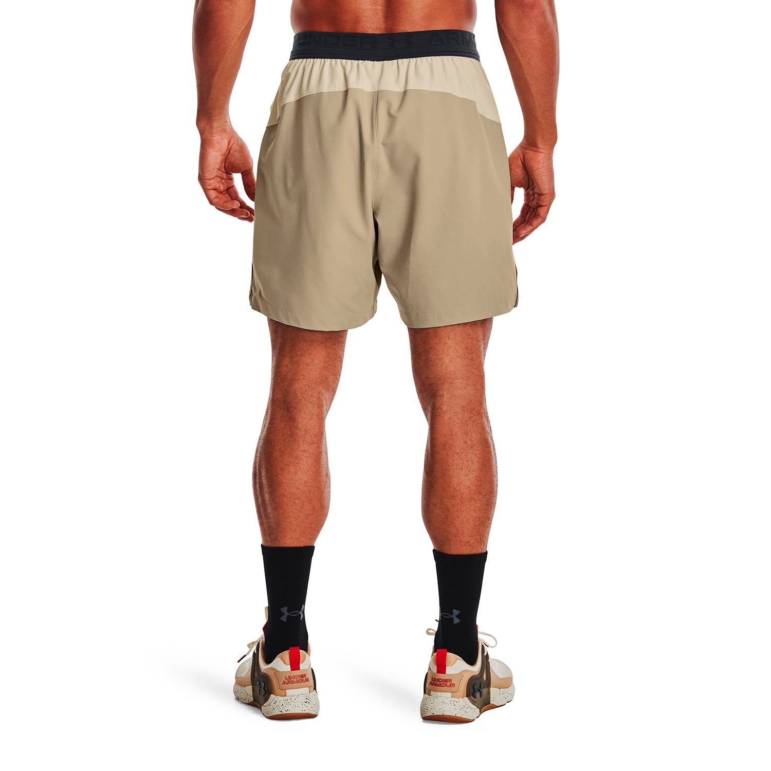 Shorts UA Terrain Woven para hombre