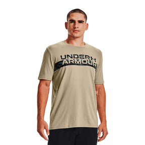 Polera UA Camo Chest Stripe para hombre